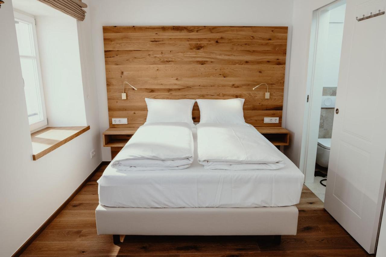 Hotel Schierlinger Braeustueberl エクステリア 写真