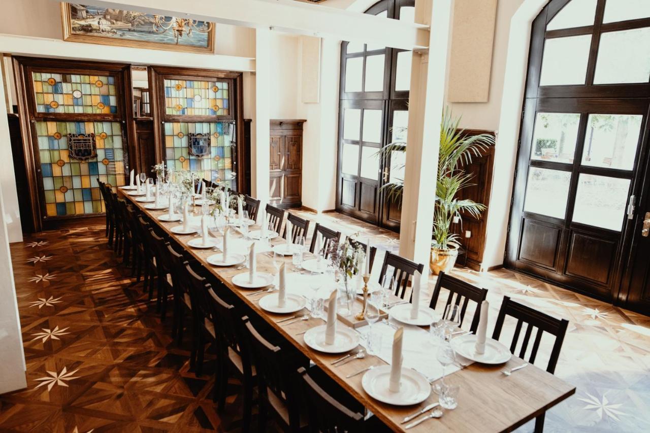 Hotel Schierlinger Braeustueberl エクステリア 写真