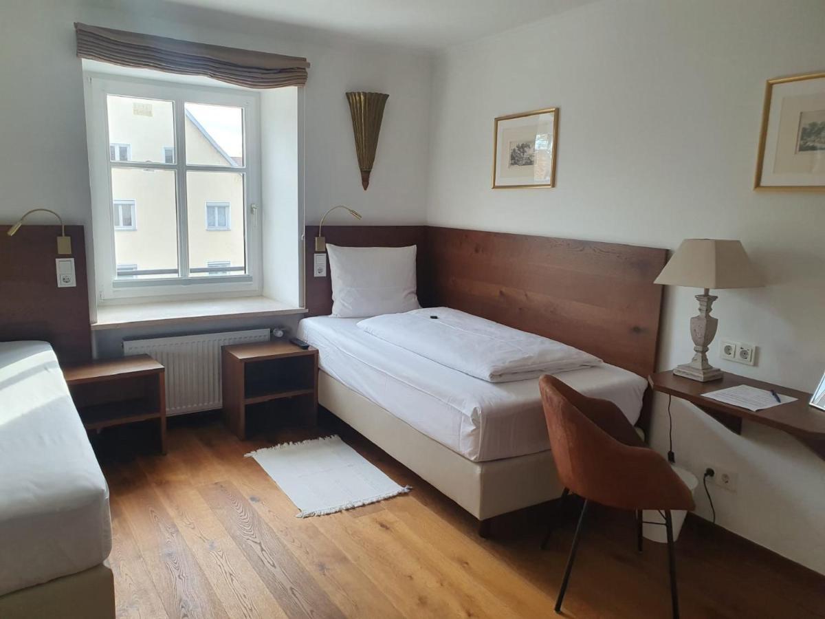 Hotel Schierlinger Braeustueberl エクステリア 写真