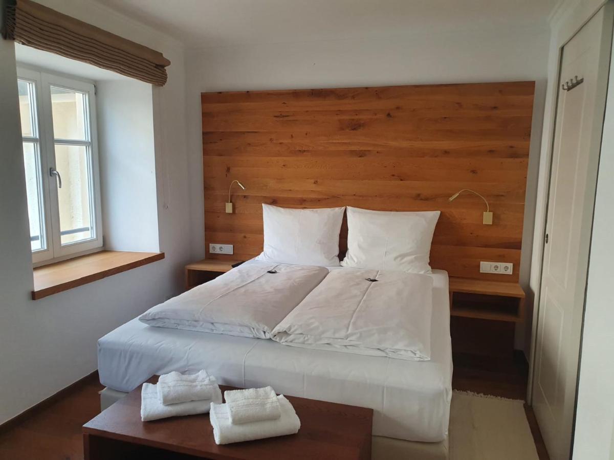 Hotel Schierlinger Braeustueberl エクステリア 写真