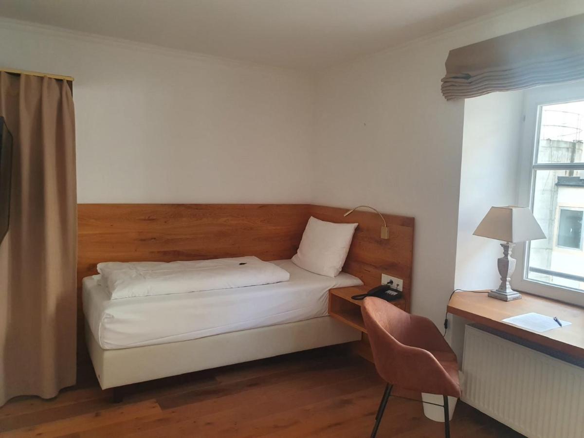 Hotel Schierlinger Braeustueberl エクステリア 写真